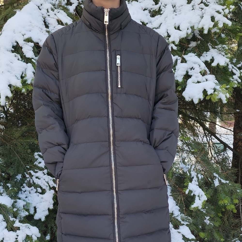 Michael Kors Large Black Puffer Coat with Gold Zippers - Picture 2 of 11